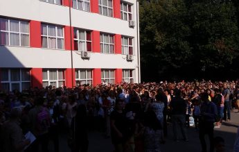 În școala Leonardo da Vinci se va învăța în trei schimburi, avertizează părinții. Cer intervenția primarului