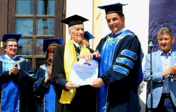 Absolvent la 90 de ani. Impresionanta performanță a domnului Aurel Voicu din Alba Iulia