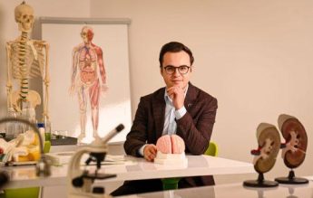 Adelin Stanciu, profesorul care își provoacă elevii cu întrebări ”încuietoare”