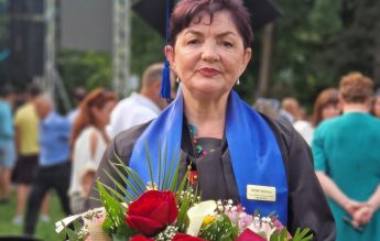 Șefă de promoție la 61 de ani. Veronica Berar Ispas a absolvit facultatea cu media 10