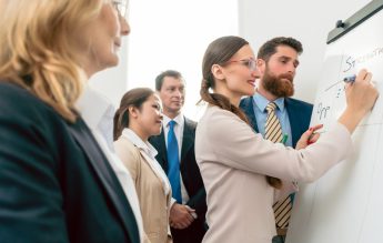 Comisia de curriculum va face anual analize SWOT despre oferta educaţională a școlii – noul ROFUIP