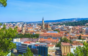 Un student din Cluj l-a bătut pe profesorul care l-a prins copiind la examen