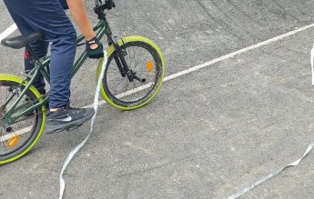 Luptă electorală pe o pistă de pumptrack. Închisă de PSD, a fost recuperată cu forța de copii, afirmă Clotilde Armand