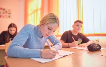 Peste 50% dintre elevii care au început școala în anul 2012 nu au promovat Bacalaureatul