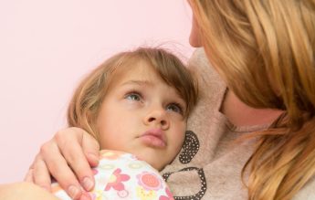 Care sunt semnele care indică probleme digestive la copii și când ar trebui părinții să se adreseze unui medic