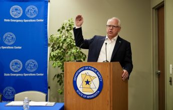 Kamala Harris alege un fost profesor de liceu pentru poziția de vicepreședinte