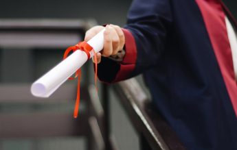 Anchetă la Universitatea de Vest din Arad în scandalul diplomelor false