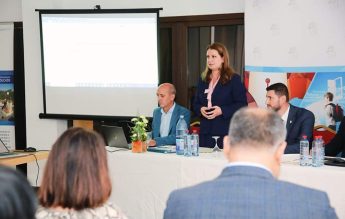 Trebuie să scăpăm de hârtii și de bibliorafturi – mesaj transmis de Deca șefilor de ISJ-uri