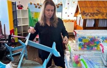 Deca: Am întâlnit în Galați profesori și părinți veniți la curățarea școlilor afectate de inundații