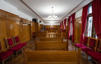 DECIZIE Profesorii care au cumul de contracte într-o școală nu au dreptul la concediu de odihnă pentru timpul în regim de plată cu ora