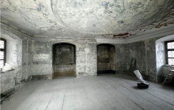 Picturi vechi de 200 de ani, distruse la renovarea Muzeului „Prima Școală Românească”