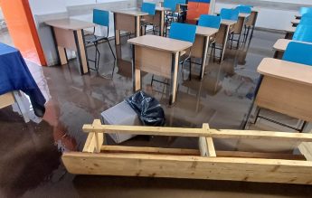 O profesoară cere ajutor să curețe o școală și o grădiniță afectate de inundații, în județul Galați