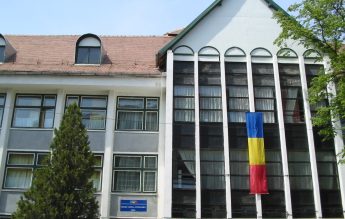 Elevii unui Colegiu Național, anunțați că vor face școală în format online, pe termen nelimitat