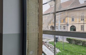„Pune mâna pe ea și dă-o afară!” – jurnalistă, tratată ostil la un Colegiu Național