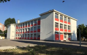 Protest al părinților la o școală din București. Conducerea, acuzată că tolerează comportamentul agresiv al unui elev