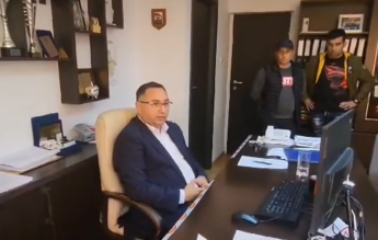 Preşcolari obligaţi să meargă cu o oră mai repede la grădiniță, lăsați în grija femeii de serviciu
