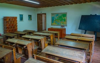 „Învățământul simultan este durerea surdă a școlii de la sate” – Mihaela Nabăr, World Vision România