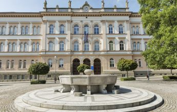 O limbă străină obligatorie din clasa I și condiții mai stricte pentru homeschooling – schimbări în învățământul din Slovenia