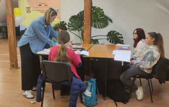 Elevii din Oradea au acces la meditații gratuite pentru temele la matematică, limba română și engleză