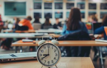Ore de curs cu durata de 75 de minute, fără pauză, la un liceu pilot