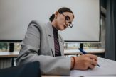 Peste 37.000 de profesori, așteptați mâne la proba scrisă de la Titularizare