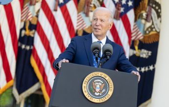 Datoriile generate de împrumuturile pentru studii, șterse de Joe Biden