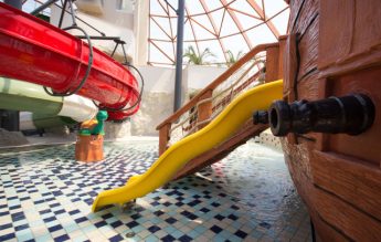 Incident grav în excursie: elev găsit inconștient în bazin la un aquapark