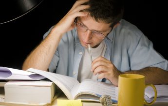 OFICIAL Elevii pot promova doi ani de studii într-un an școlar o singură dată pe ciclu de învățământ