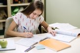 Profesoară de chimie: În clasa a opta, elevii se canalizează doar pe română și matematică. Sufăr foarte mult
