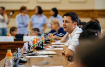 Viceprimarul Timișoarei: „Sunt directori care cer bani de la părinți pentru hârtie igienică, dar își cumpără scaune de 3.000 de lei”