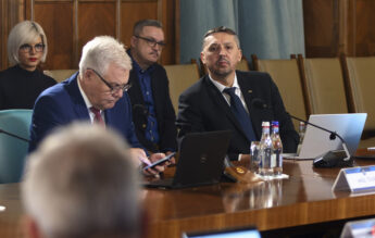 David: Îl invocăm pe ”Domnu Trandafir” ca pe o chestie extraordinară. Să îi și dăm profesorului acest statut!