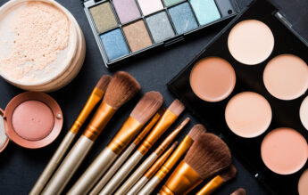 Cosmetice pentru „premiile Miss” de la un liceu din Gorj, cumpărate de primărie din bani publici