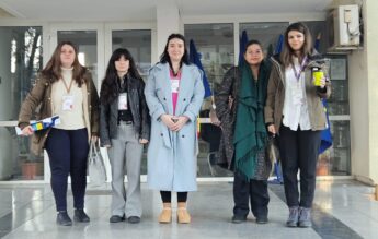 Studenții contribuie la prevenirea dezinformării în școli: ateliere de educație media și gândire critică pentru elevi