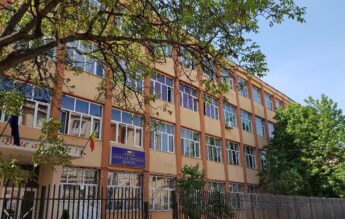 Elevul care și-a înjunghiat un coleg de clasă va fi cercetat pentru tentativă de omor