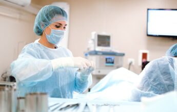 Un elev român a supraviețuit atacului armat din Austria, după ce a fost împușcat de 4 ori