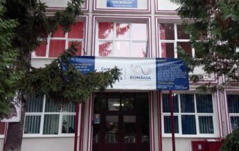 Tragedie la un liceu din Buhuși: un elev a murit în pauză, sub privirile colegilor săi