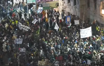Serbia reduce la jumătate taxele de înscriere la universitate, ca răspuns la protestele studenților