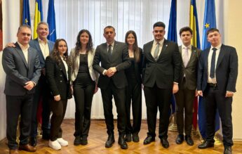 ”Școala și elevii să aibă un cuvânt mai important de spus în curriculum” – Reprezentanții CNE și Daniel David au discutat despre descentralizare