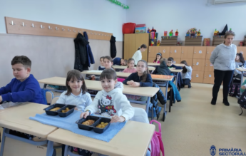 Elevii unor școli din Sectorul 6 primesc mese calde din ingrediente salvate de la risipă