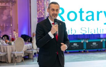 Unitățile de învățământ din Slatina nu mai pot face achiziții. Acestea au fost preluate de primărie