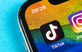 84,2% dintre adolescenții români între 14 și 19 ani accesează TikTok zilnic – studiu
