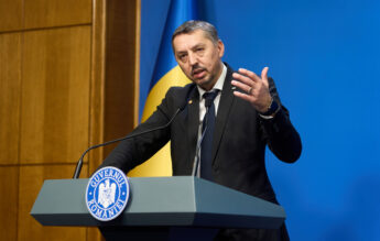 David: Așa cum am scos fast-food-urile din jurul școlilor, trebuie să scoatem și dealerii