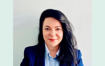 ”Adolescence” – serialul care pune oglinda în fața unei generații fără oglinzi reale