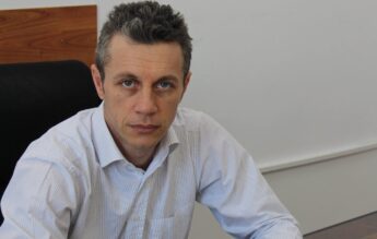Justiție blândă pentru profesorul Cornel Bleajă. 3 ani cu suspendare pentru abuzuri sexuale asupra elevelor, comise în sala de clasă