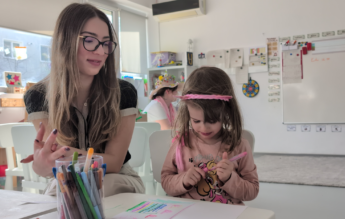 Din bancă la catedră – o poveste de succes. Primul profesor Avenor care a fost și elev al școlii