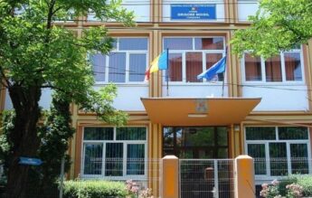 „Vorbiți cu noi și răul va dispărea” – Prefectul de Timiș în fața elevilor, după incidentul șocant de la Liceul „Grigore Moisil”