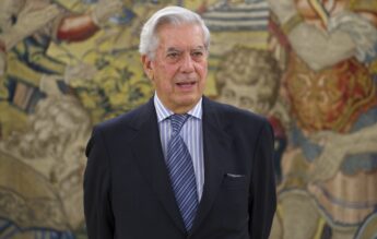 A murit scriitorul Mario Vargas Llosa, laureat al Premiului Nobel pentru Literatură