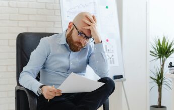 Mitul succesului peste noapte: Ce nu îți spun poveștile inspiraționale despre antreprenoriat
