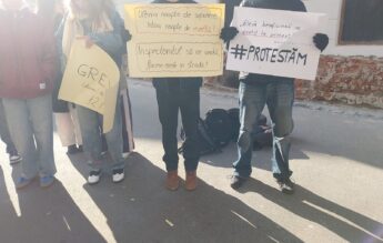 Profesoara contestată de elevii timișoreni promovează ideologia legionară, spun părinții