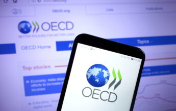 Notele din clasele a șaptea și a opta să fie incluse în media Evaluării Naționale – raport OCDE